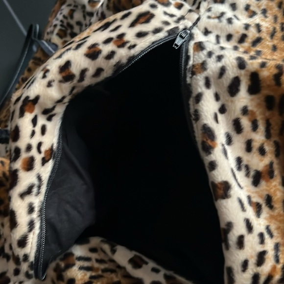 Fun in leopard bag! - Picture 5 of 5